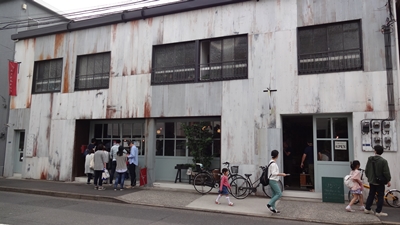 以前から気になっていた清澄白河にあるレトロなアパートのfukadaso（深田荘）。１階にはカフェもあり人気です。